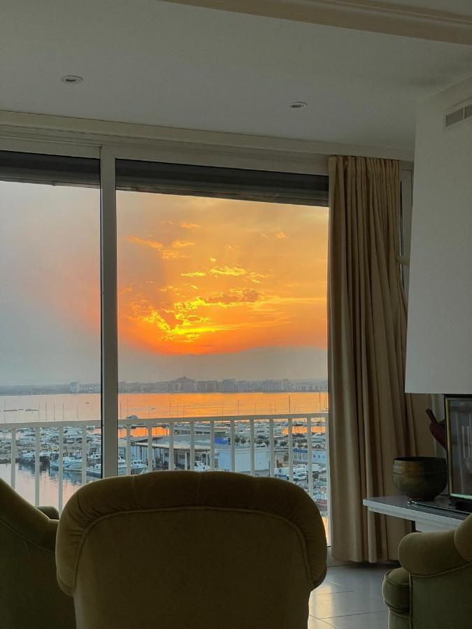 Luxury Family In Appartement Roses