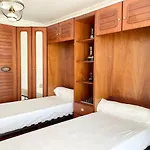 Luxury Family Apartment In Roses