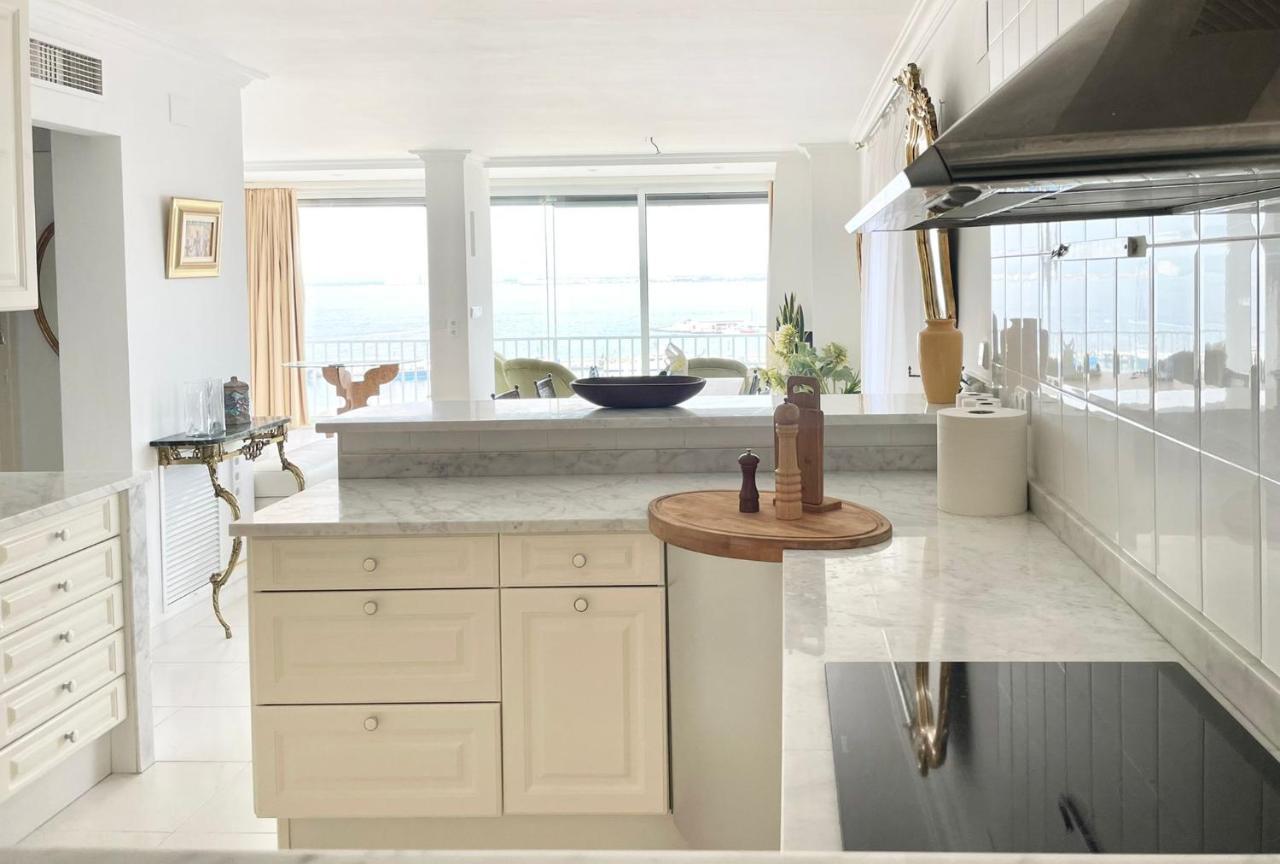 Luxury Family In Apartamento